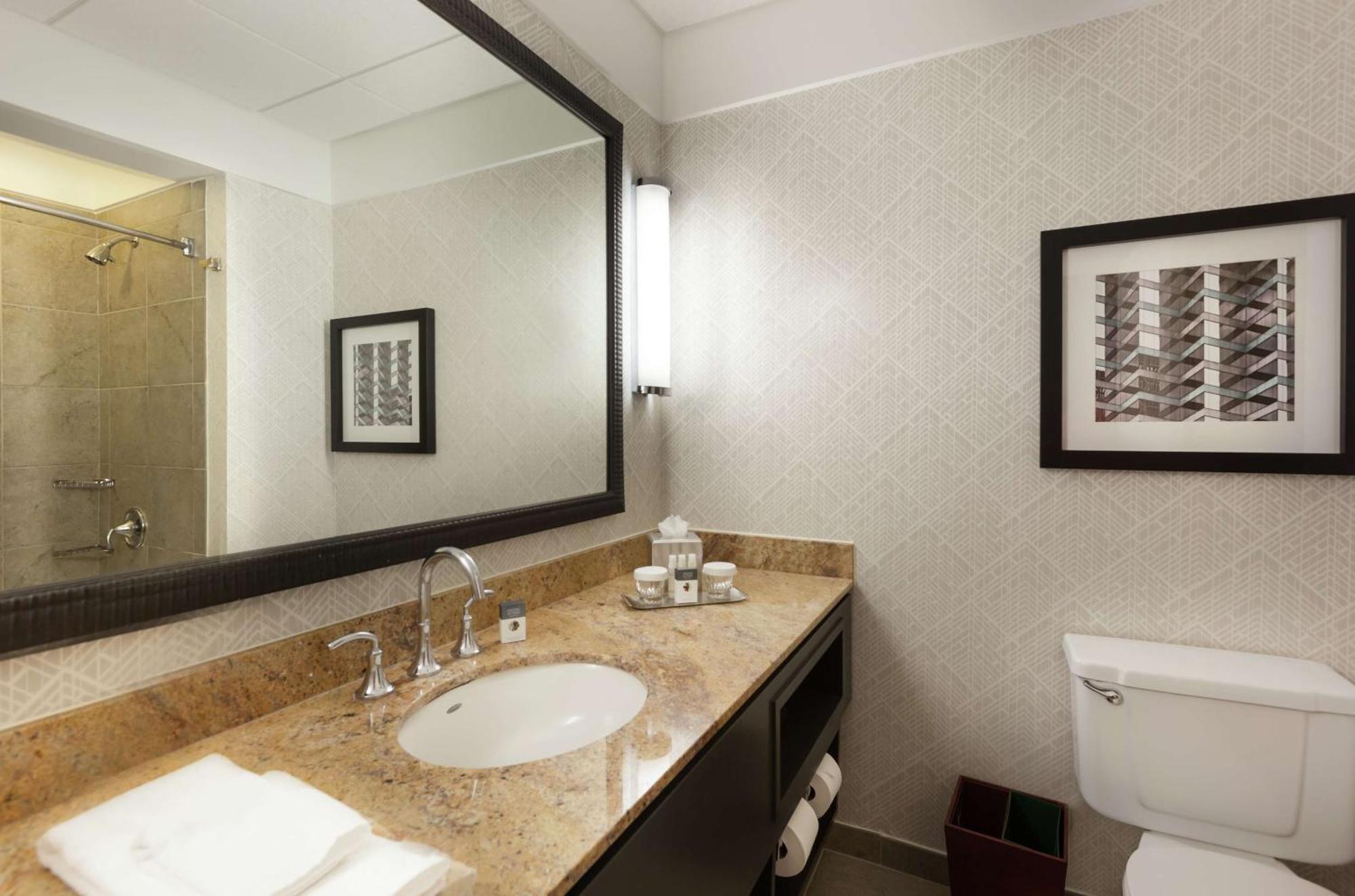 Doubletree By Hilton Hotel & Suites Houston By The Galleria Εξωτερικό φωτογραφία